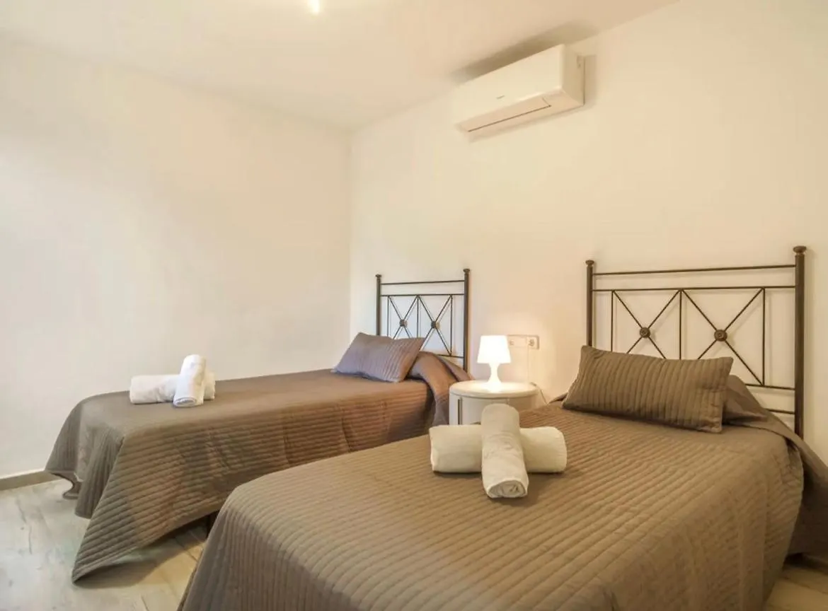 Apartamentos Los Pinos Cala Murada  España